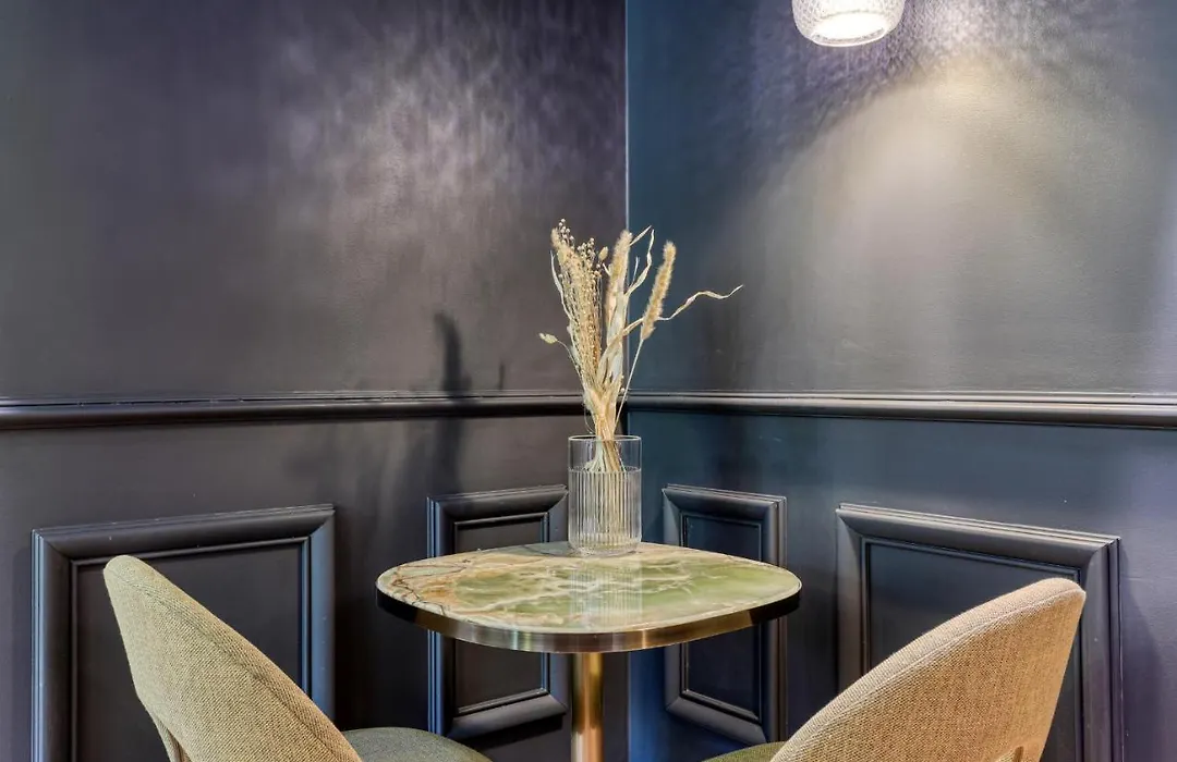 Montaigne Executive Suite-1