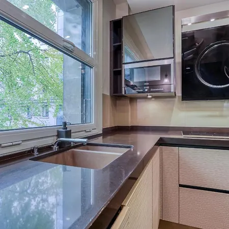 Montaigne Executive Suite-3