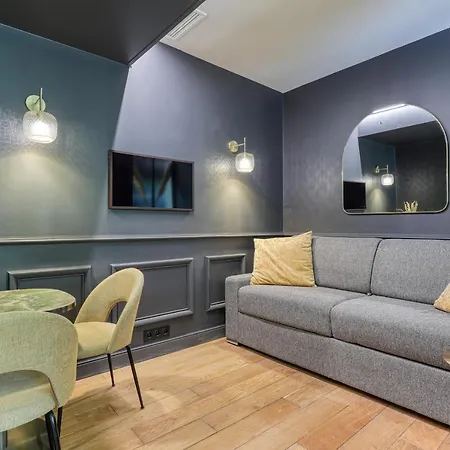 Montaigne Executive Suite-2
